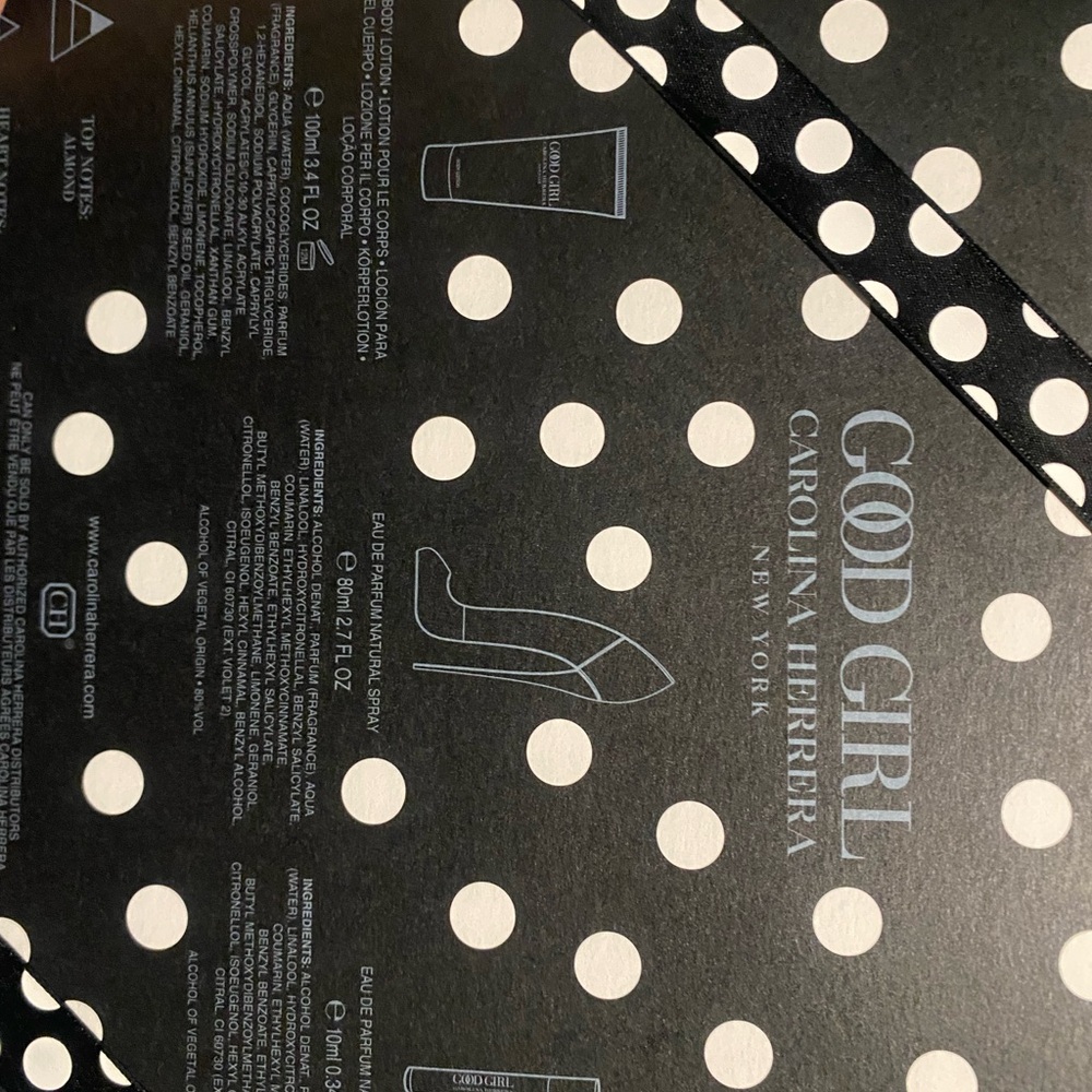 Carolina Herrera good girl set - Picture 2 of 3